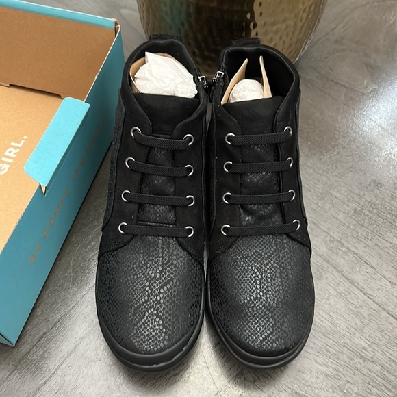 Bzees Kick Back Women's Machine Washable Boots - Picture 4 of 13